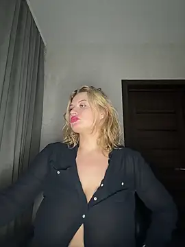 Snapshot of Evellyn chatting on 22, 12, 2024 Evellyn online show from 22, 12, 2024