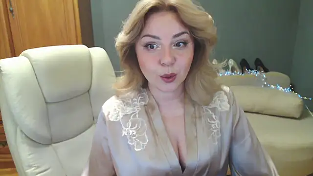 Snapshot of Cute_sun chatting on 12, 10, 2025 Cute sun online show from 12, 10, 2025