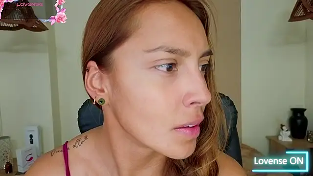 Snapshot of AnisiaFarina chatting on 21, 10, 2025 AnisiaFarina online show from 21, 10, 2025