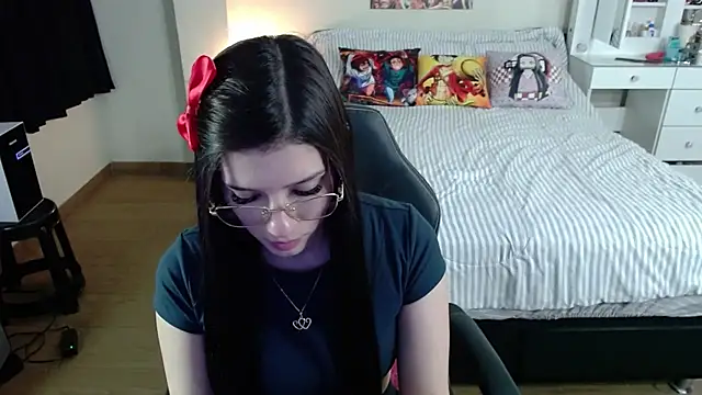 Snapshot of kittykat18x chatting on 8, 7, 2026 kittykat18x online show from 8, 7, 2026
