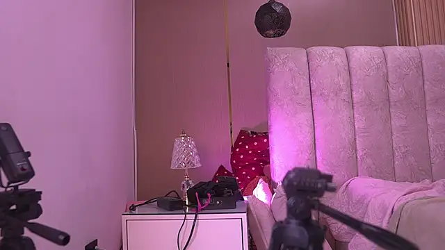 Snapshot of violeta_aroca chatting on 8, 7, 2026 violeta aroca online show from 8, 7, 2026