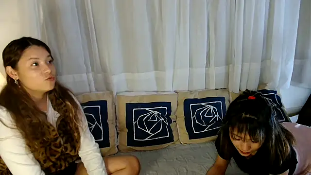 Snapshot of 3littleschoolteens chatting on 5, 7, 2026 3littleschoolteens online show from 5, 7, 2026
