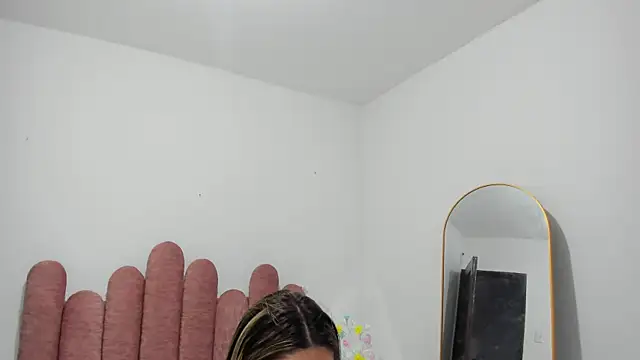 ISABELLASSMITH online show from 30, 1, 2025