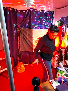 LaInsaciableIntensa online show from 9, 11, 2025