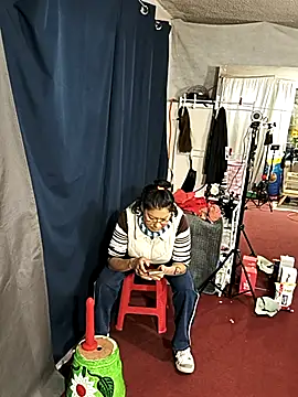 LaInsaciableIntensa online show from 2, 11, 2025