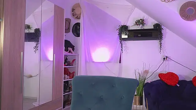 Amaliamour online show from 3, 11, 2025