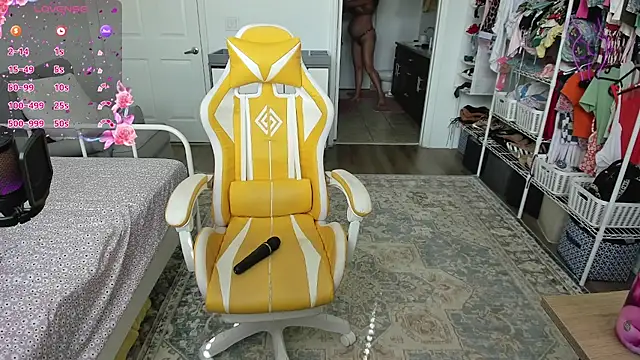 sweetbuttocks1 online show from 17, 10, 2025