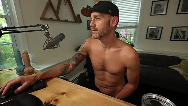 Snapshot of BradBronton chatting on 25, 5, 2026 BradBronton online show from 25, 5, 2026