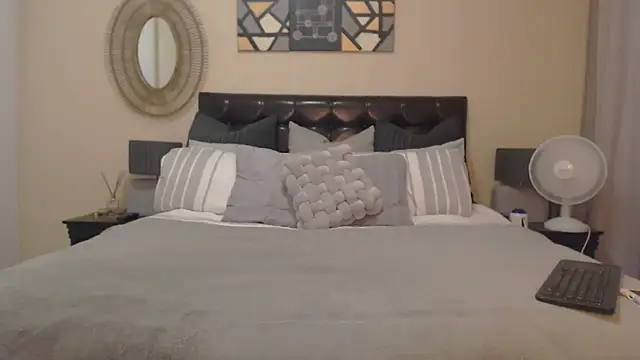 Creamyass22 online show from 28, 1, 2025