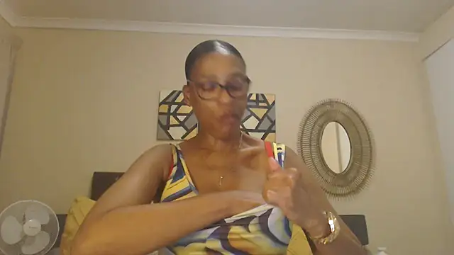 Creamyass22 online show from 17, 4, 2026