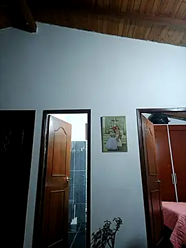 LunaZambrano online show from 7, 2, 2026