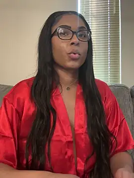 Snapshot of CandyLuxxxx chatting on 2, 2, 2025 CandyLuxxxx online show from 2, 2, 2025