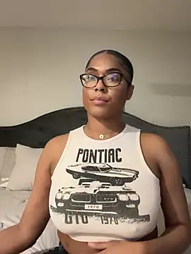 Snapshot of CandyLuxxxx chatting on 19, 3, 2025 CandyLuxxxx online show from 19, 3, 2025