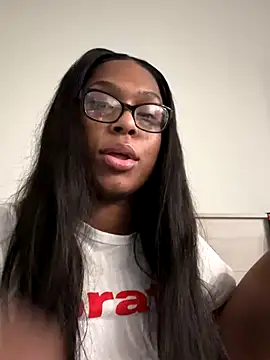Snapshot of CandyLuxxxx chatting on 5, 10, 2025 CandyLuxxxx online show from 5, 10, 2025