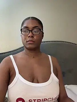 Snapshot of CandyLuxxxx chatting on 6, 2, 2025 CandyLuxxxx online show from 6, 2, 2025
