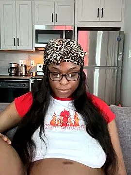 Snapshot of CandyLuxxxx chatting on 15, 10, 2025 CandyLuxxxx online show from 15, 10, 2025