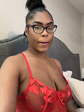 Snapshot of CandyLuxxxx chatting on 8, 3, 2025 CandyLuxxxx online show from 8, 3, 2025