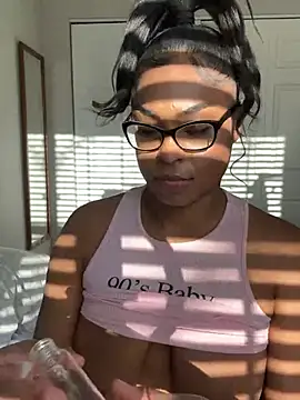 Snapshot of CandyLuxxxx chatting on 17, 1, 2025 CandyLuxxxx online show from 17, 1, 2025