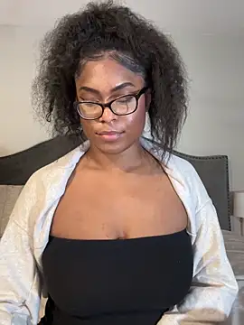 Snapshot of CandyLuxxxx chatting on 14, 3, 2025 CandyLuxxxx online show from 14, 3, 2025