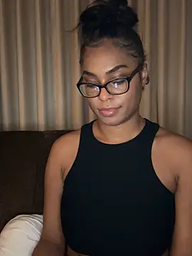 Snapshot of CandyLuxxxx chatting on 12, 1, 2025 CandyLuxxxx online show from 12, 1, 2025