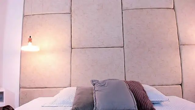 aisha vs online show from 12, 11, 2025