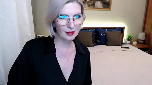 Snapshot of sensualEmilia chatting on 10, 5, 2026 sensualEmilia online show from 10, 5, 2026