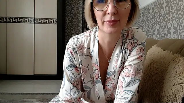 Snapshot of sensualEmilia chatting on 14, 5, 2026 sensualEmilia online show from 14, 5, 2026