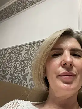 Snapshot of sensualEmilia chatting on 7, 6, 2026 sensualEmilia online show from 7, 6, 2026