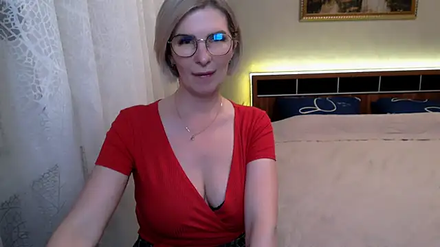 Snapshot of sensualEmilia chatting on 11, 5, 2026 sensualEmilia online show from 11, 5, 2026