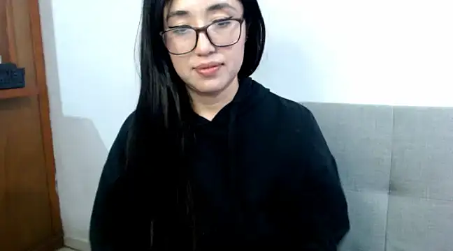 Snapshot of YummymeowW chatting on 23, 2, 2025 YummymeowW online show from 23, 2, 2025