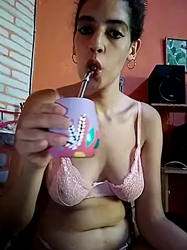 Kleopatracolo online show from 6, 3, 2025