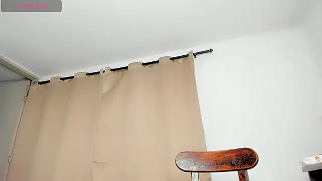 Genesis Sandoval online show from 6, 3, 2026