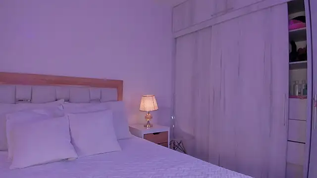 mia hank online show from 25, 2, 2026