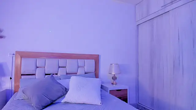 mia hank online show from 20, 4, 2026