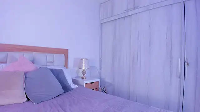 Snapshot of mia_hank chatting on 8, 11, 2025 mia hank online show from 8, 11, 2025