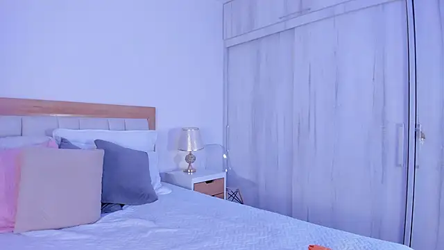 Snapshot of mia_hank chatting on 11, 11, 2025 mia hank online show from 11, 11, 2025