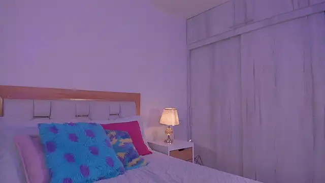 Snapshot of mia_hank chatting on 2, 12, 2025 mia hank online show from 2, 12, 2025