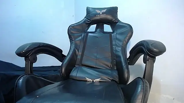 hersheybanks23 online show from 9, 10, 2025