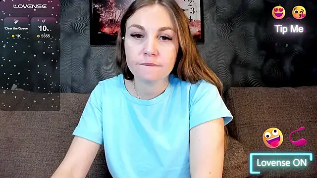 Snapshot of CassieMils chatting on 4, 12, 2025 CassieMils online show from 4, 12, 2025