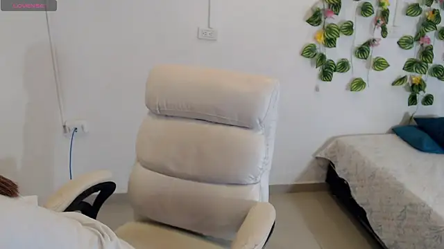 tania sweet   online show from 9, 10, 2025