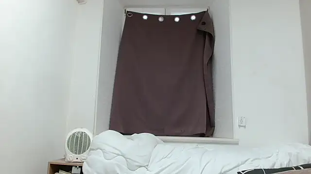 Snapshot of desirmiss1 chatting on 18, 11, 2025 desirmiss1 online show from 18, 11, 2025