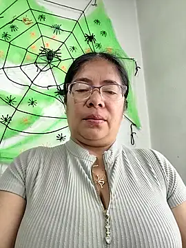 Snapshot of __valentina18 chatting on 7, 10, 2025 valentina18 online show from 7, 10, 2025