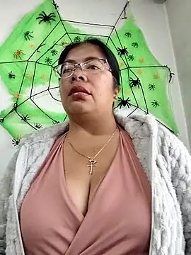 Snapshot of __valentina18 chatting on 9, 10, 2025 valentina18 online show from 9, 10, 2025