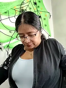 Snapshot of __valentina18 chatting on 14, 10, 2025 valentina18 online show from 14, 10, 2025