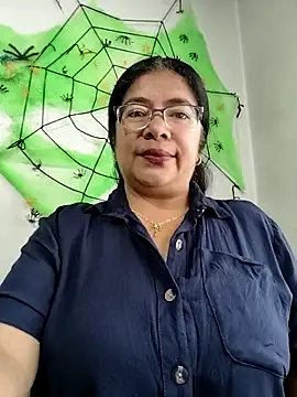 Snapshot of __valentina18 chatting on 17, 10, 2025 valentina18 online show from 17, 10, 2025