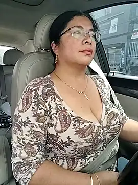 Snapshot of __valentina18 chatting on 23, 11, 2025 valentina18 online show from 23, 11, 2025