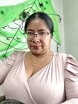 Snapshot of __valentina18 chatting on 12, 10, 2025 valentina18 online show from 12, 10, 2025