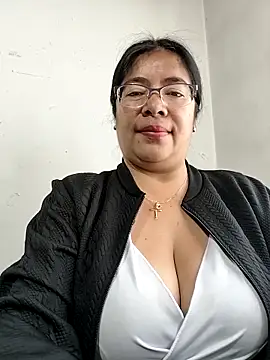 Snapshot of __valentina18 chatting on 5, 11, 2025 valentina18 online show from 5, 11, 2025