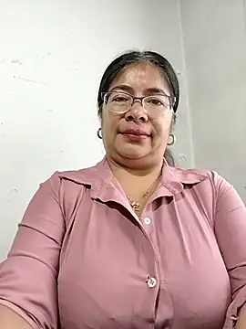 Snapshot of __valentina18 chatting on 28, 10, 2025 valentina18 online show from 28, 10, 2025