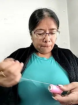 Snapshot of __valentina18 chatting on 1, 12, 2025 valentina18 online show from 1, 12, 2025